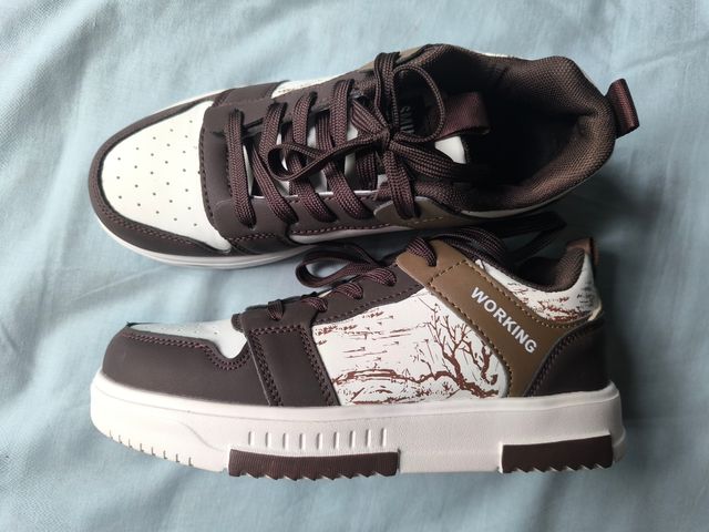 Zapatos unisex marrones y blancos