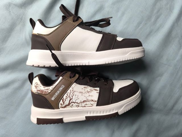 Zapatos unisex marrones y blancos