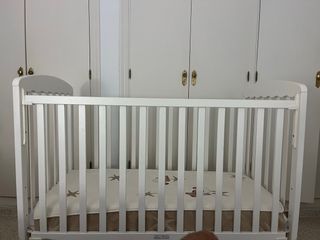 Cuna blanca con colchón