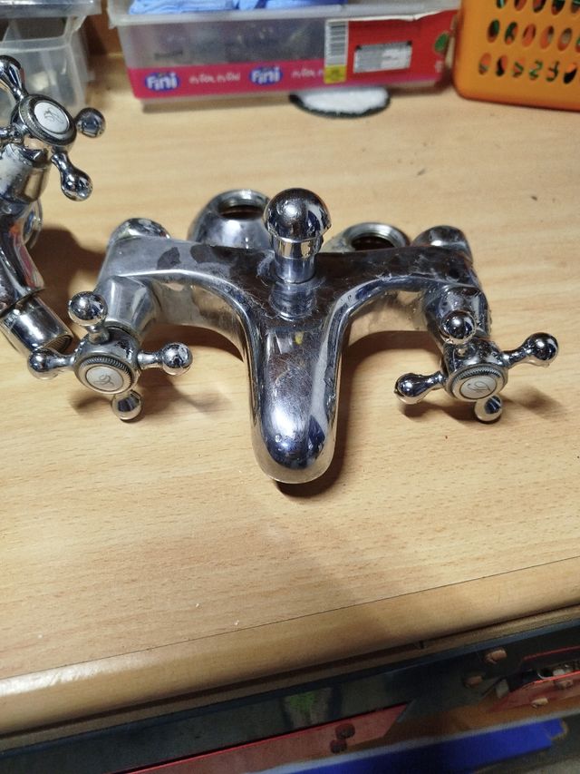 Rubinetto per vasca e bidet in metallo