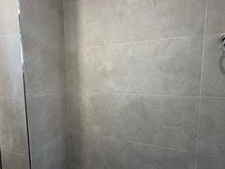 Azulejo cerámico baño sobrante