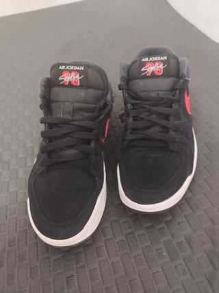 Zapatillas Nike Jordan Stadium Negras y Rojas T.44