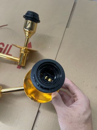 Lampade da parete dorate e nere