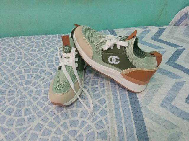 Deportivos Mujer Verdes y Marrones