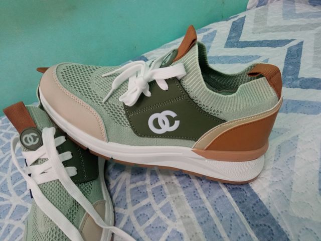 Deportivos Mujer Verdes y Marrones