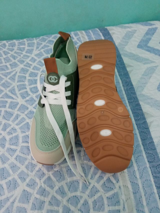 Deportivos Mujer Verdes y Marrones