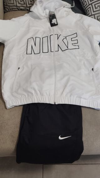 Conjunto Nike Chaqueta y Pantalón Negro Blanco