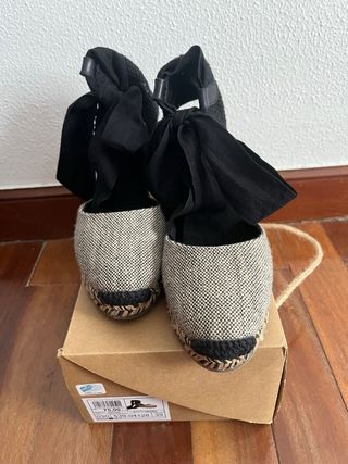 Alpargatas Gaimo Beige y Negro Talla 39