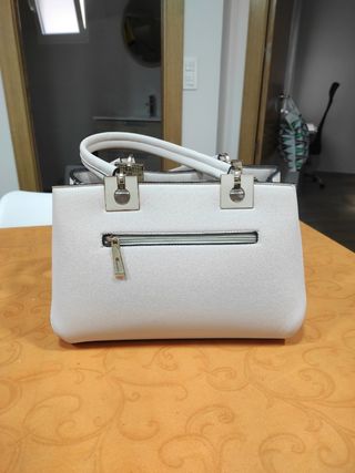 Bolso de mano beige y blanco