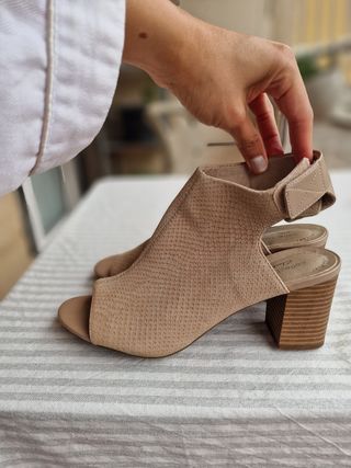 Sandalias Clarks Tacón Beige