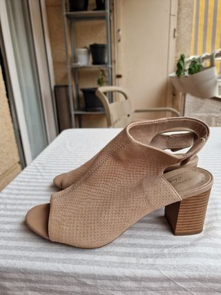 Sandalias Clarks Tacón Beige
