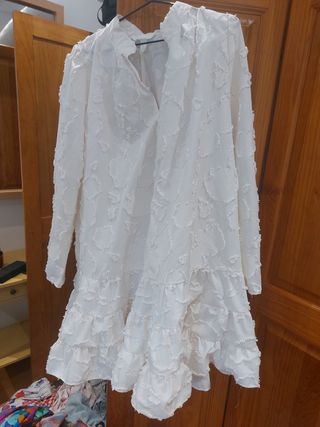 Vestido blanco con volantes