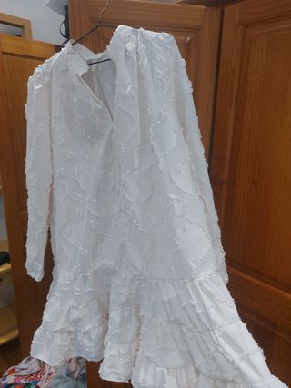 Vestido blanco con volantes