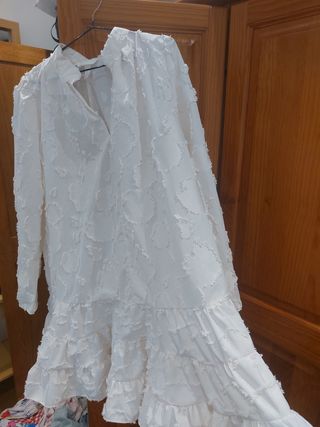 Vestido blanco con volantes