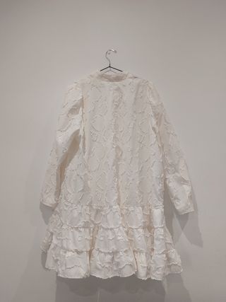 Vestido blanco con volantes