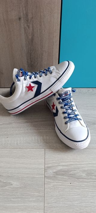 Zapatillas Converse Blancas con Cordones Azules