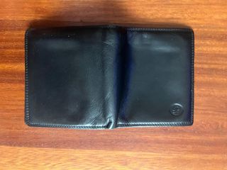 Cartera de cuero negra