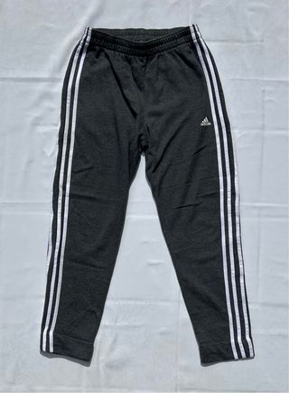 Pantalón Adidas gris de chándal
