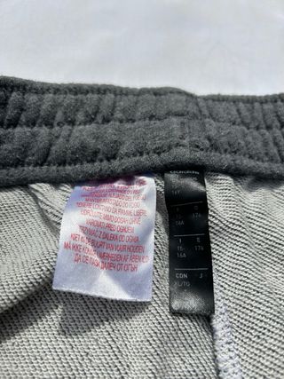 Pantalón Adidas gris de chándal