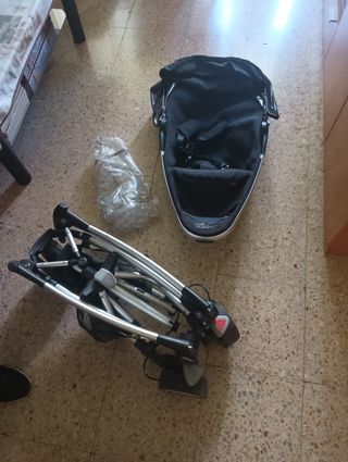 Carrito de bebé Quinny negro