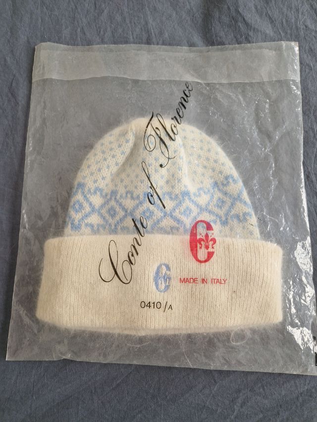 Cappellino in mohair bianco e blu