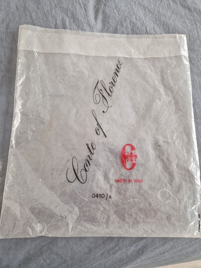 Cappellino in mohair bianco e blu