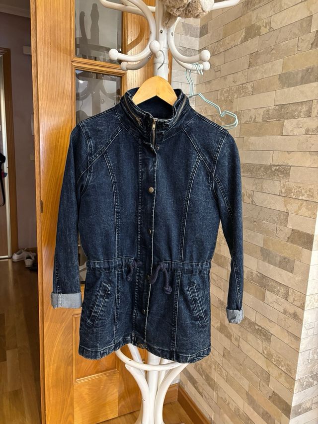 Cazadora vaquera entallada azul