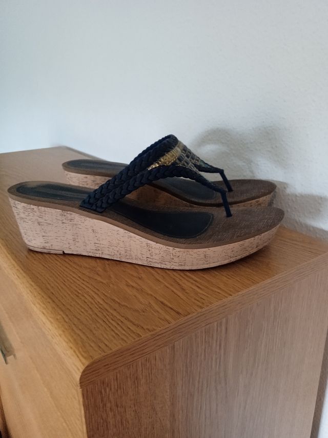 Sandalias plataforma azul y dorado