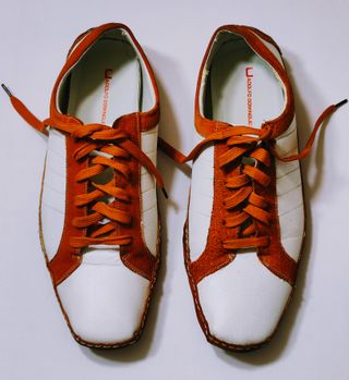 Zapatos Adolfo Dominguez blancos y beige, talla 42
