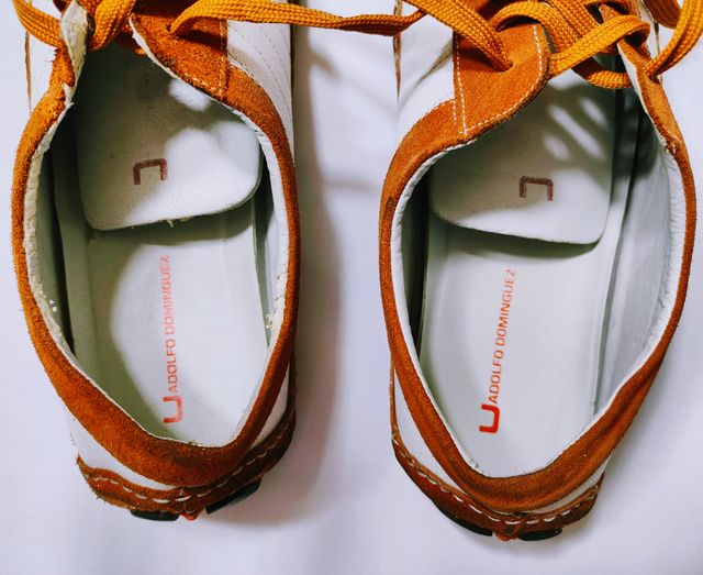 Zapatos Adolfo Dominguez blancos y beige, talla 42