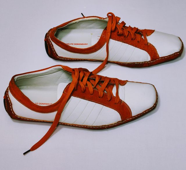 Zapatos Adolfo Dominguez blancos y beige, talla 42