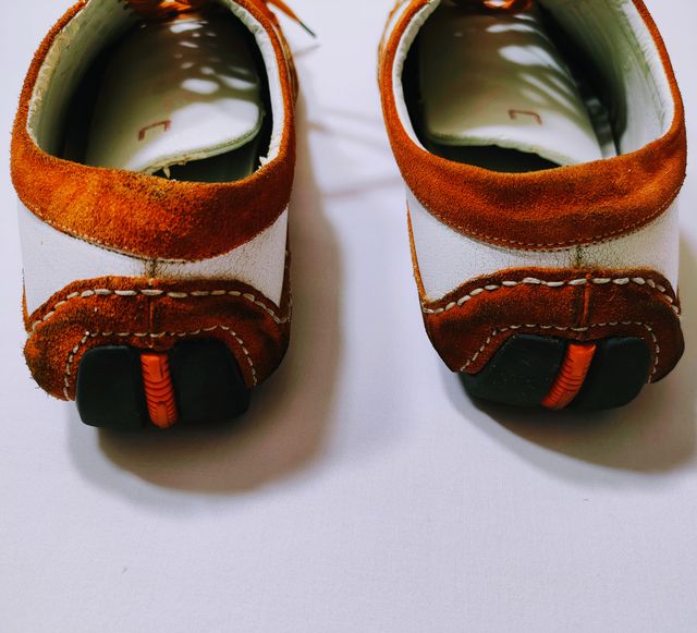 Zapatos Adolfo Dominguez blancos y beige, talla 42