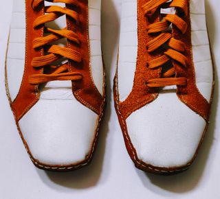Zapatos Adolfo Dominguez blancos y beige, talla 42