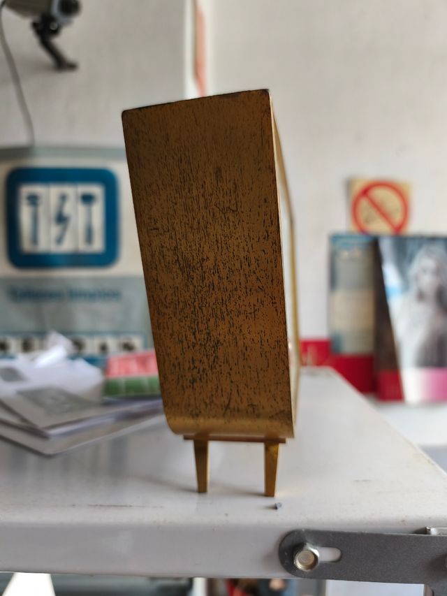 Orologio da tavolo vintage in oro moderno a batteria