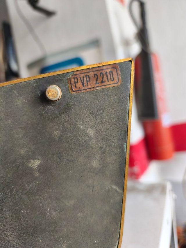 Orologio da tavolo vintage in oro moderno a batteria