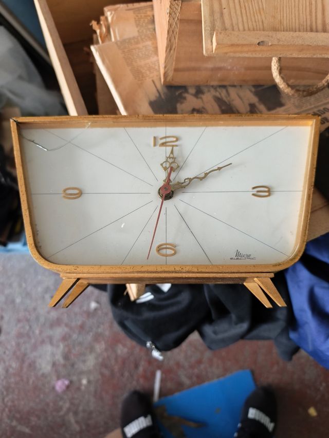 Orologio da tavolo vintage in oro moderno a batteria