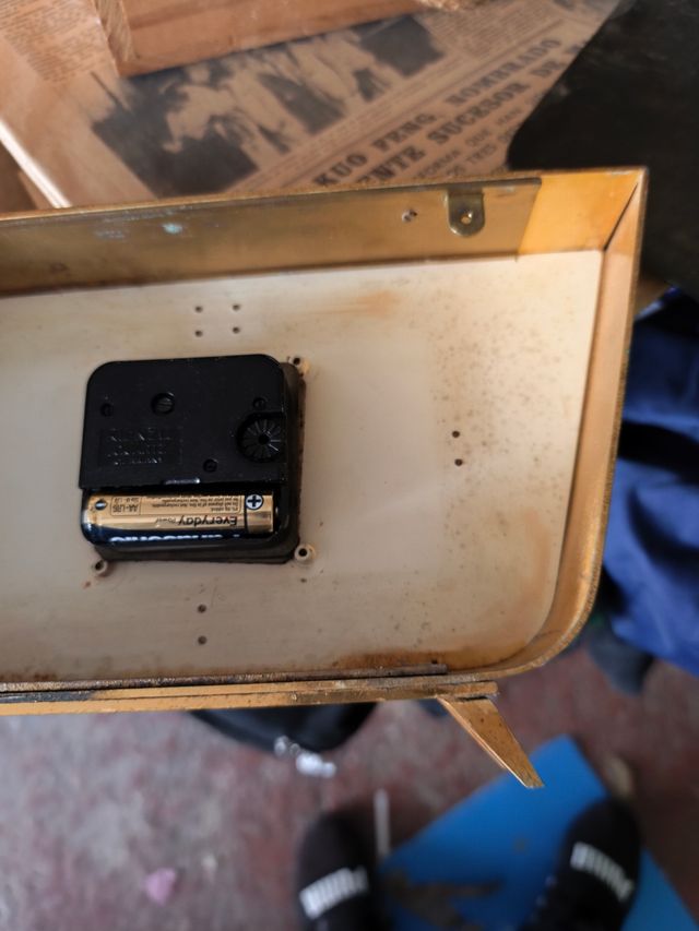 Orologio da tavolo vintage in oro moderno a batteria