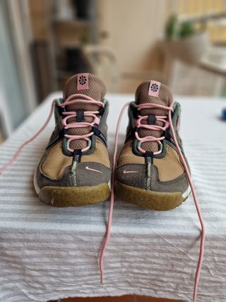 Zapatillas Nike Senderismo Marrón y Rosa