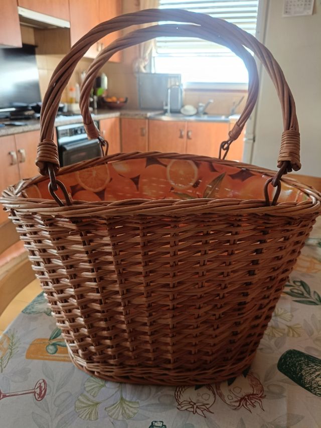 Cesta de mimbre con forro estampado