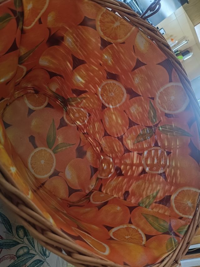 Cesta de mimbre con forro estampado