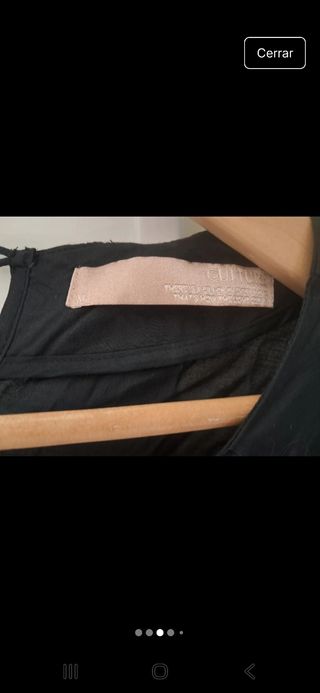 Camisa negra con pedrería. Falta alguna piedra