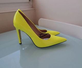 Zapatos de tacón Zara amarillos talla 36