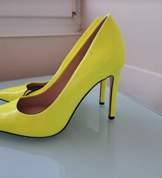Zapatos de tacón Zara amarillos talla 36