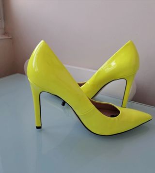 Zapatos de tacón Zara amarillos talla 36