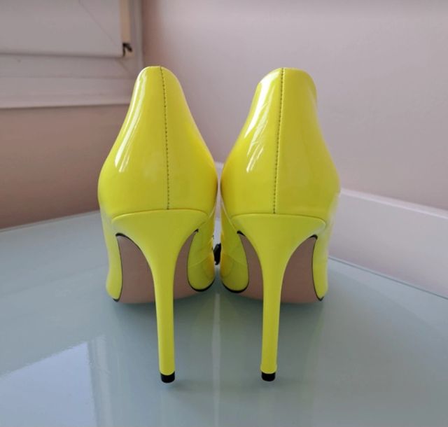 Zapatos de tacón Zara amarillos talla 36