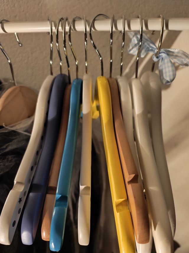 Lote 10 perchas infantiles