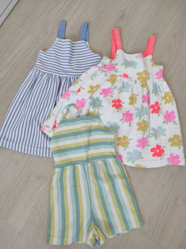Lote 3 Ropa Niña T4-5: 2 Vestidos y Mono