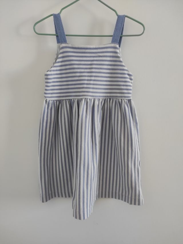 Lote 3 Ropa Niña T4-5: 2 Vestidos y Mono