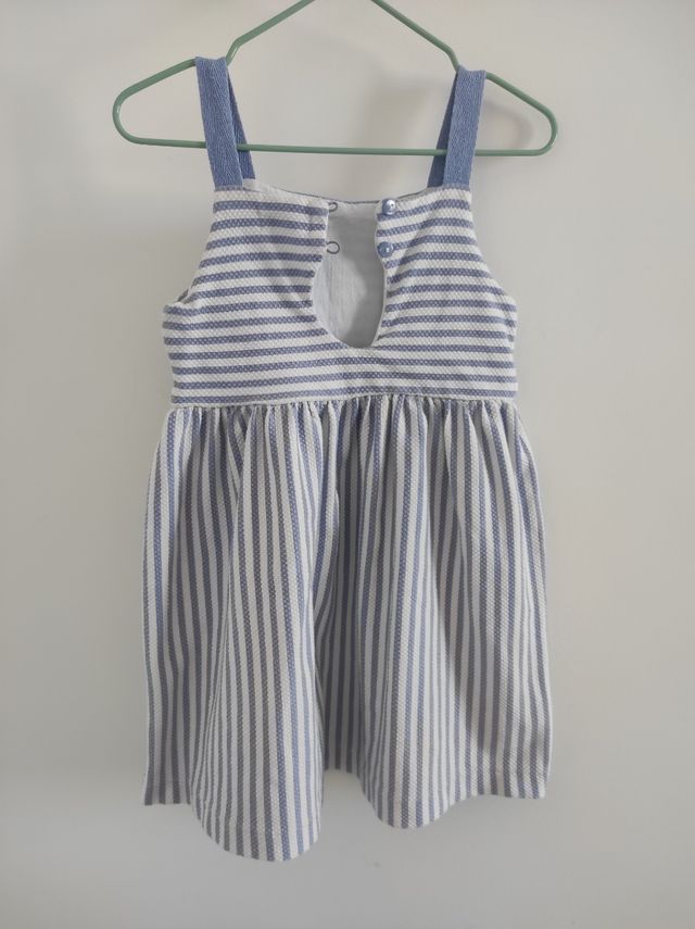 Lote 3 Ropa Niña T4-5: 2 Vestidos y Mono