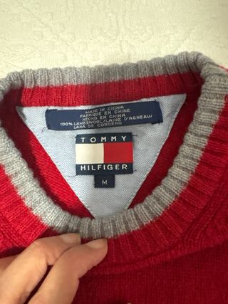 Jersey Tommy Hilfiger Rojo con Parches